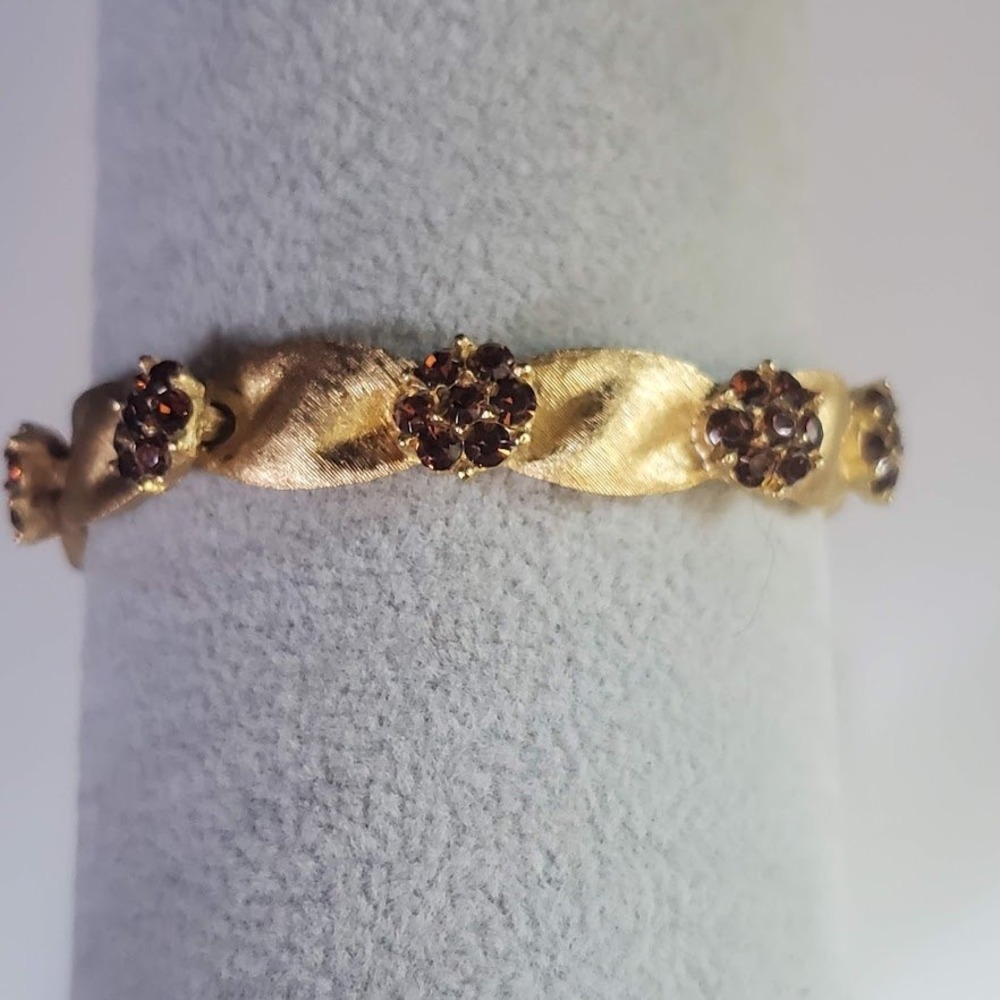 Vintage Crown Trifari Gold Tone Textured Ribbon Amber Rhinestone Flower Bracelet
